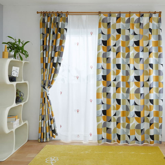 お急ぎ便】□既製カーテン□幾何学模様とスヌーピーのデザインカーテン